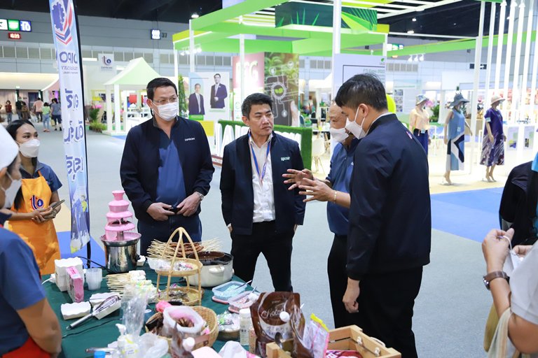 "อธิบดีใบน้อย" เยี่ยมชมสินค้าและนิทรรศการในงานอุตสาหกรรมแฟร์ พร้อมพบปะร้านค้ากว่า 1,200 ร้านค้า