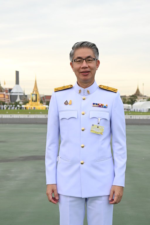 ปลัด ก.อุตฯ ร่วมทำบุญตักบาตรวันพ่อแห่งชาติ ถวายเป็นพระราชกุศล