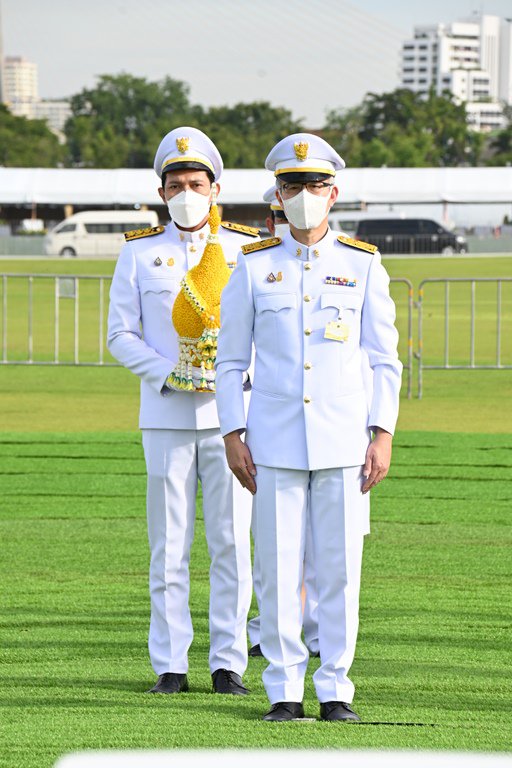 ปลัด ก.อุตฯ ร่วมทำบุญตักบาตรวันพ่อแห่งชาติ ถวายเป็นพระราชกุศล