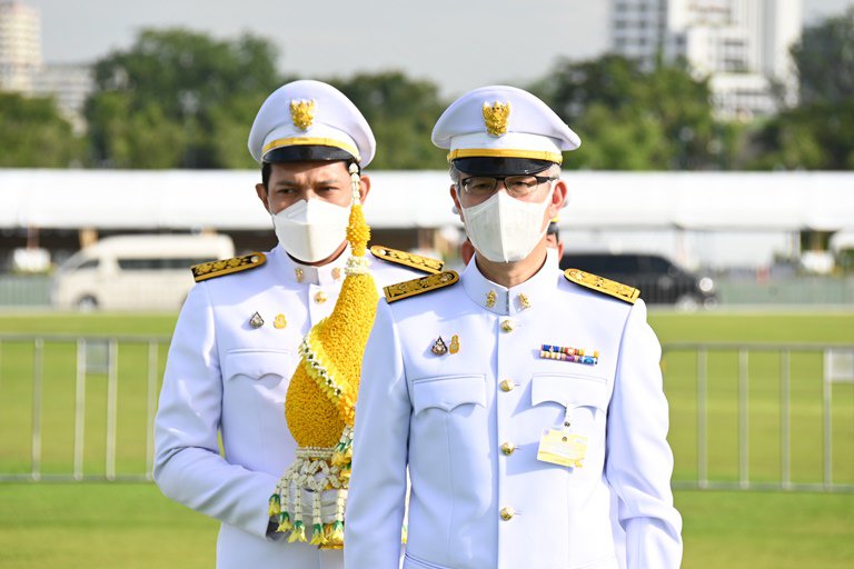 ปลัด ก.อุตฯ ร่วมทำบุญตักบาตรวันพ่อแห่งชาติ ถวายเป็นพระราชกุศล
