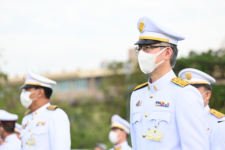ปลัด ก.อุตฯ ร่วมทำบุญตักบาตรวันพ่อแห่งชาติ ถวายเป็นพระราชกุศล