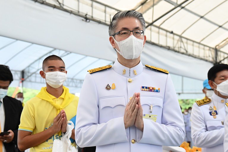 ปลัด ก.อุตฯ ร่วมทำบุญตักบาตรวันพ่อแห่งชาติ ถวายเป็นพระราชกุศล