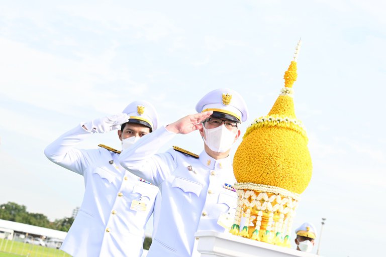 ปลัด ก.อุตฯ ร่วมทำบุญตักบาตรวันพ่อแห่งชาติ ถวายเป็นพระราชกุศล