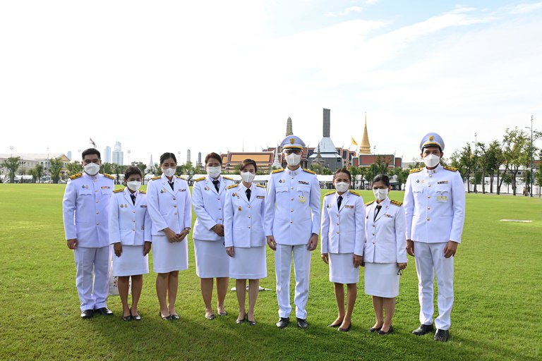 ปลัด ก.อุตฯ ร่วมทำบุญตักบาตรวันพ่อแห่งชาติ ถวายเป็นพระราชกุศล