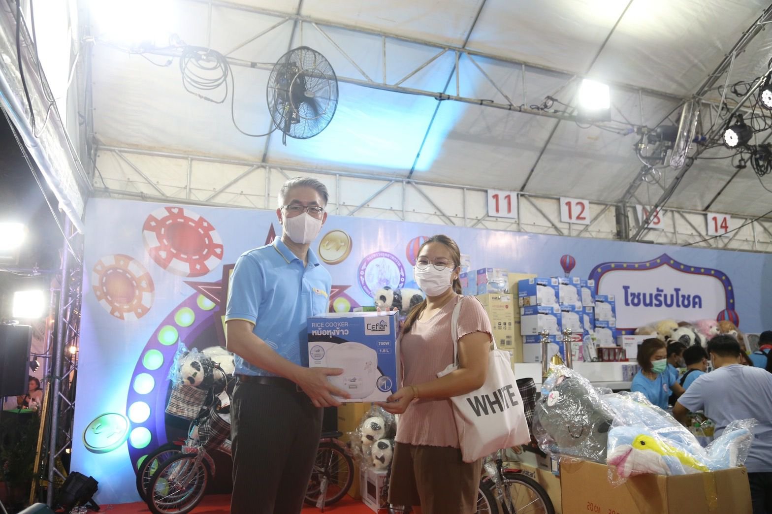 ปลัดฯ ณัฐพล ร่วมงานกาชาดร้านกระทรวงอุตสาหกรรม พร้อมมอบของรางวัลสร้างความสุขให้ประชาชน