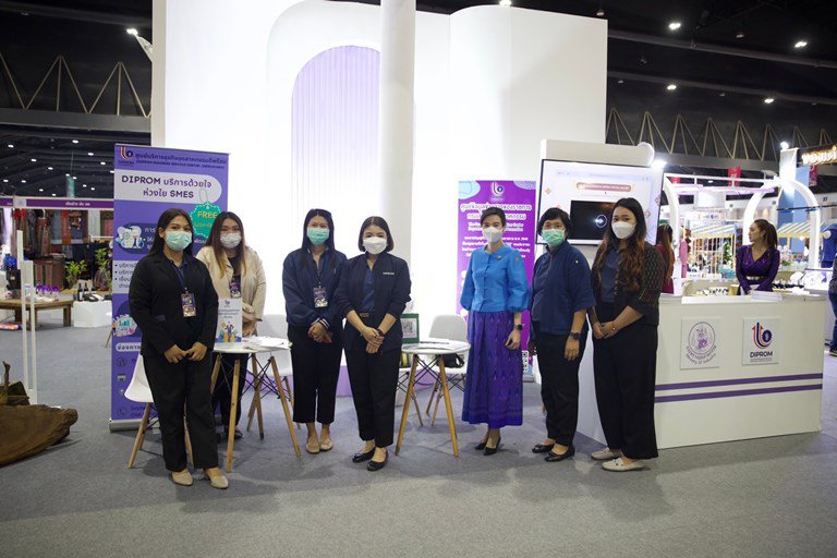 นายกรัฐมนตรี พร้อม ครม. เปิดงาน OTOP City 2022 เยี่ยมชม “ชุมชนดีพร้อม” เป็นจุดแรก ตอบรับธีมงาน “มอบความสุขจากภูมิปัญญา ส่งต่อคุณค่าจากฝีมือคนไทย” ระหว่างวันที่ 17-25 ธันวาคม 2565 ณ อาคารชาเลนเจอร์ 1-3 ศูนย์แสดงสินค้าและการประชุม อิมแพ็ค เมืองทองธานี
