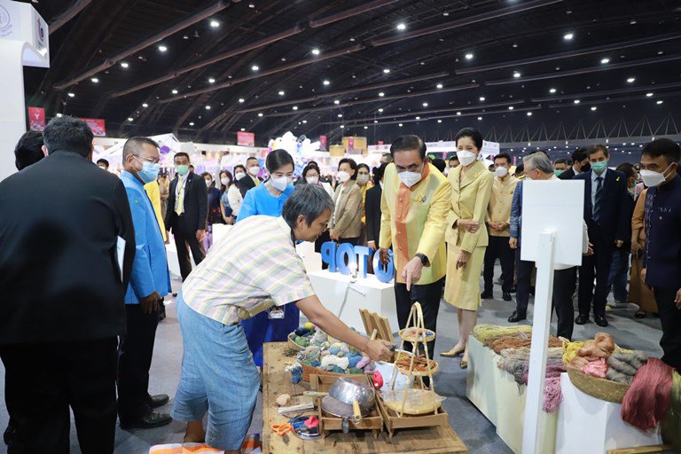 นายกรัฐมนตรี พร้อม ครม. เปิดงาน OTOP City 2022 เยี่ยมชม “ชุมชนดีพร้อม” เป็นจุดแรก ตอบรับธีมงาน “มอบความสุขจากภูมิปัญญา ส่งต่อคุณค่าจากฝีมือคนไทย” ระหว่างวันที่ 17-25 ธันวาคม 2565 ณ อาคารชาเลนเจอร์ 1-3 ศูนย์แสดงสินค้าและการประชุม อิมแพ็ค เมืองทองธานี