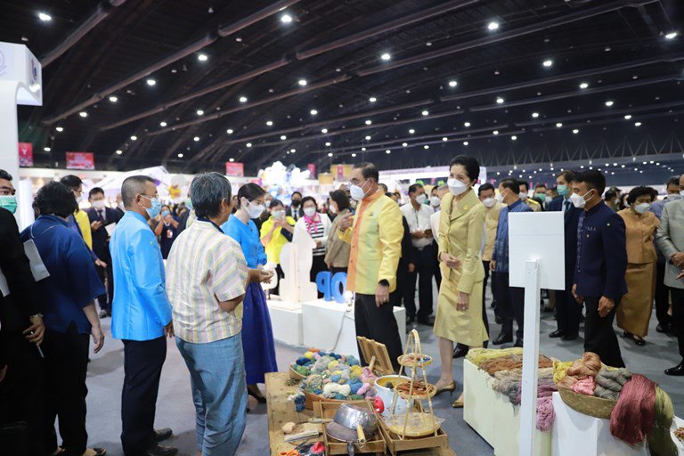 นายกรัฐมนตรี พร้อม ครม. เปิดงาน OTOP City 2022 เยี่ยมชม “ชุมชนดีพร้อม” เป็นจุดแรก ตอบรับธีมงาน “มอบความสุขจากภูมิปัญญา ส่งต่อคุณค่าจากฝีมือคนไทย” ระหว่างวันที่ 17-25 ธันวาคม 2565 ณ อาคารชาเลนเจอร์ 1-3 ศูนย์แสดงสินค้าและการประชุม อิมแพ็ค เมืองทองธานี