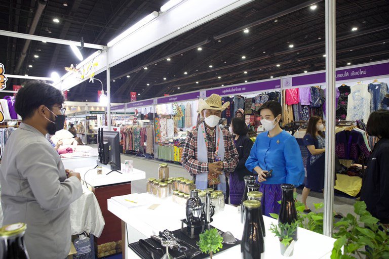 นายกรัฐมนตรี พร้อม ครม. เปิดงาน OTOP City 2022 เยี่ยมชม “ชุมชนดีพร้อม” เป็นจุดแรก ตอบรับธีมงาน “มอบความสุขจากภูมิปัญญา ส่งต่อคุณค่าจากฝีมือคนไทย” ระหว่างวันที่ 17-25 ธันวาคม 2565 ณ อาคารชาเลนเจอร์ 1-3 ศูนย์แสดงสินค้าและการประชุม อิมแพ็ค เมืองทองธานี