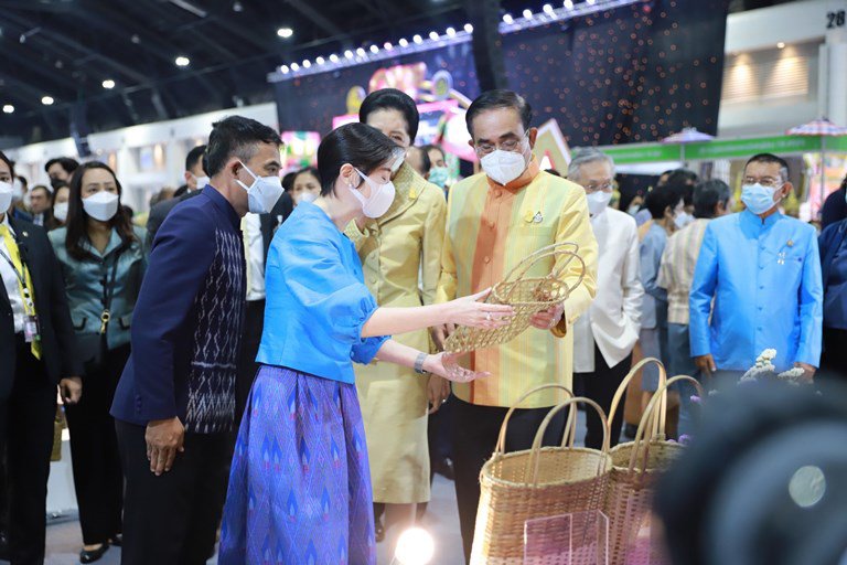 นายกรัฐมนตรี พร้อม ครม. เปิดงาน OTOP City 2022 เยี่ยมชม “ชุมชนดีพร้อม” เป็นจุดแรก ตอบรับธีมงาน “มอบความสุขจากภูมิปัญญา ส่งต่อคุณค่าจากฝีมือคนไทย” ระหว่างวันที่ 17-25 ธันวาคม 2565 ณ อาคารชาเลนเจอร์ 1-3 ศูนย์แสดงสินค้าและการประชุม อิมแพ็ค เมืองทองธานี