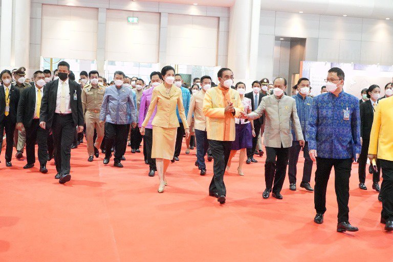 นายกรัฐมนตรี พร้อม ครม. เปิดงาน OTOP City 2022 เยี่ยมชม “ชุมชนดีพร้อม” เป็นจุดแรก ตอบรับธีมงาน “มอบความสุขจากภูมิปัญญา ส่งต่อคุณค่าจากฝีมือคนไทย” ระหว่างวันที่ 17-25 ธันวาคม 2565 ณ อาคารชาเลนเจอร์ 1-3 ศูนย์แสดงสินค้าและการประชุม อิมแพ็ค เมืองทองธานี
