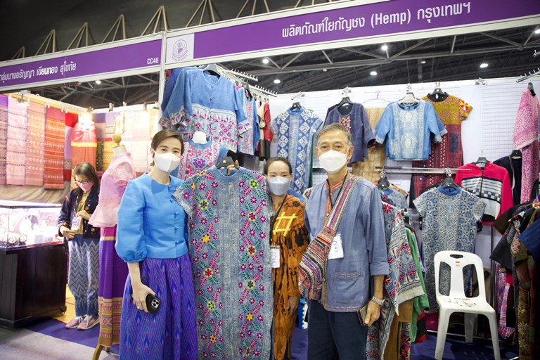 นายกรัฐมนตรี พร้อม ครม. เปิดงาน OTOP City 2022 เยี่ยมชม “ชุมชนดีพร้อม” เป็นจุดแรก ตอบรับธีมงาน “มอบความสุขจากภูมิปัญญา ส่งต่อคุณค่าจากฝีมือคนไทย” ระหว่างวันที่ 17-25 ธันวาคม 2565 ณ อาคารชาเลนเจอร์ 1-3 ศูนย์แสดงสินค้าและการประชุม อิมแพ็ค เมืองทองธานี