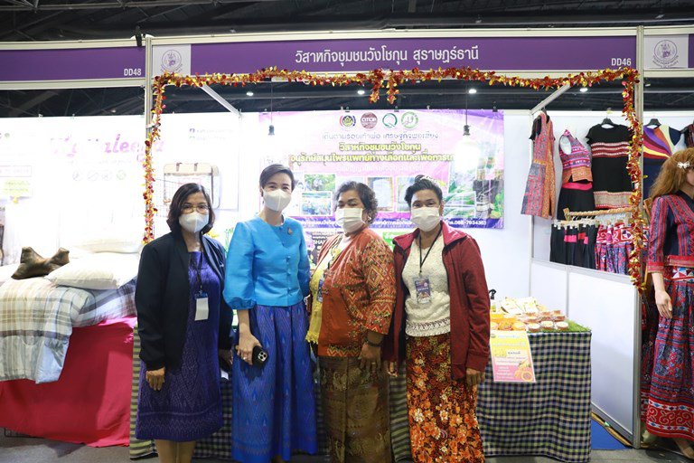 นายกรัฐมนตรี พร้อม ครม. เปิดงาน OTOP City 2022 เยี่ยมชม “ชุมชนดีพร้อม” เป็นจุดแรก ตอบรับธีมงาน “มอบความสุขจากภูมิปัญญา ส่งต่อคุณค่าจากฝีมือคนไทย” ระหว่างวันที่ 17-25 ธันวาคม 2565 ณ อาคารชาเลนเจอร์ 1-3 ศูนย์แสดงสินค้าและการประชุม อิมแพ็ค เมืองทองธานี