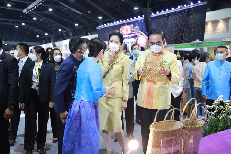นายกรัฐมนตรี พร้อม ครม. เปิดงาน OTOP City 2022 เยี่ยมชม “ชุมชนดีพร้อม” เป็นจุดแรก ตอบรับธีมงาน “มอบความสุขจากภูมิปัญญา ส่งต่อคุณค่าจากฝีมือคนไทย” ระหว่างวันที่ 17-25 ธันวาคม 2565 ณ อาคารชาเลนเจอร์ 1-3 ศูนย์แสดงสินค้าและการประชุม อิมแพ็ค เมืองทองธานี