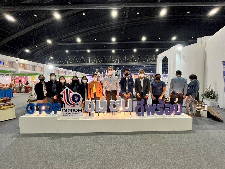 ปลัดฯ ณัฐพล รุดให้กำลังใจผู้ประกอบการในงาน OTOP City 2022 
