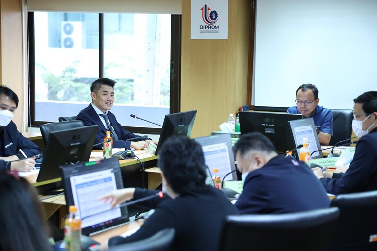 “อธิบดีใบน้อย” ประชุมเหล่าขุนพลดีพร้อม ติดตามการทำงาน ปี 66 พร้อมเน้นย้ำให้เกิดประสิทธิผลต่อเป้าหมายอย่างเต็มสูบ