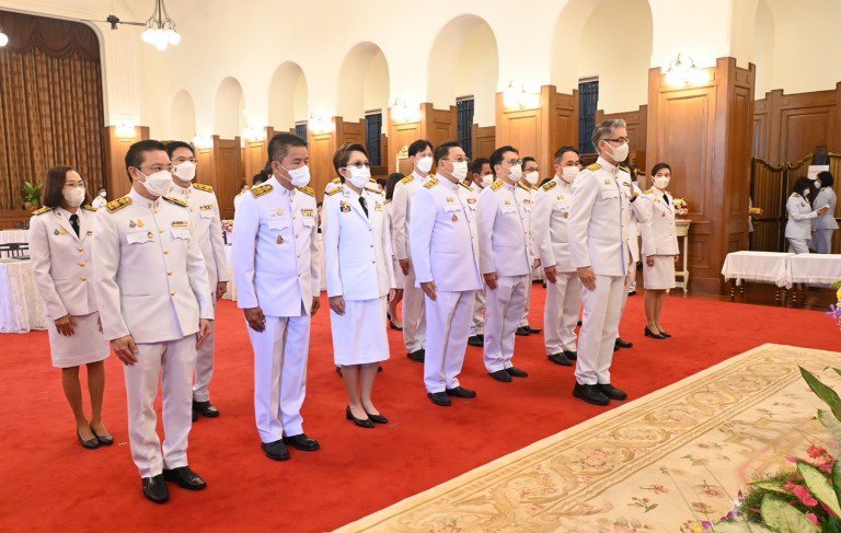 ปลัดฯ ณัฐพล นำคณะผู้บริหาร ก.อุตฯ ลงนามถวายพระพรพระบาทสมเด็จพระเจ้าอยู่หัวและสมเด็จพระนางเจ้าฯ พระบรมราชินี เนื่องในโอกาสวันขึ้นปีใหม่ พุทธศักราช 2566
