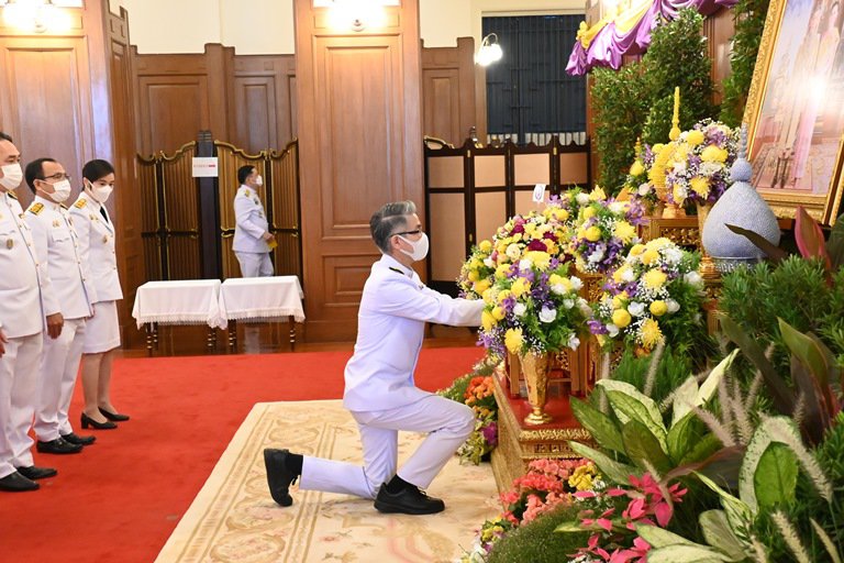 ปลัดฯ ณัฐพล นำคณะผู้บริหาร ก.อุตฯ ลงนามถวายพระพรพระบาทสมเด็จพระเจ้าอยู่หัวและสมเด็จพระนางเจ้าฯ พระบรมราชินี เนื่องในโอกาสวันขึ้นปีใหม่ พุทธศักราช 2566