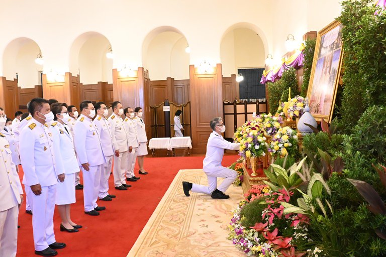 ปลัดฯ ณัฐพล นำคณะผู้บริหาร ก.อุตฯ ลงนามถวายพระพรพระบาทสมเด็จพระเจ้าอยู่หัวและสมเด็จพระนางเจ้าฯ พระบรมราชินี เนื่องในโอกาสวันขึ้นปีใหม่ พุทธศักราช 2566