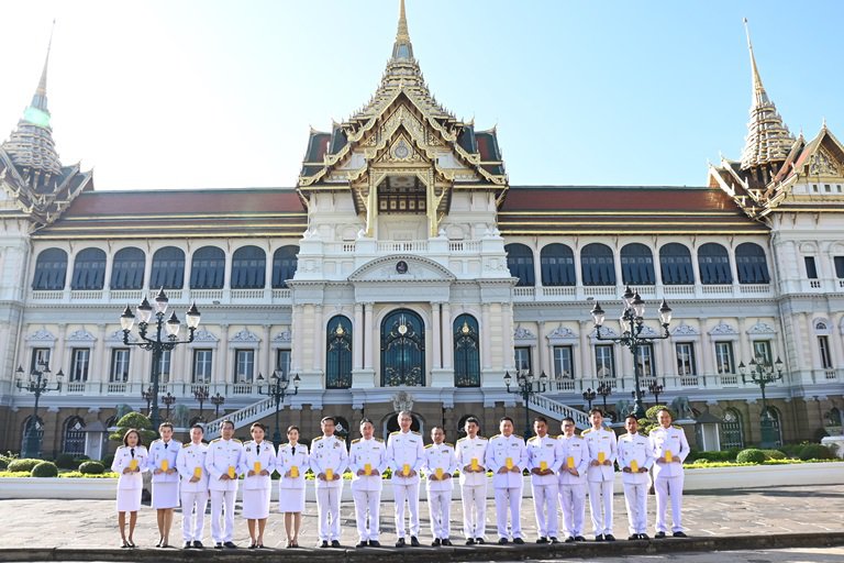 ปลัดฯ ณัฐพล นำคณะผู้บริหาร ก.อุตฯ ลงนามถวายพระพรพระบาทสมเด็จพระเจ้าอยู่หัวและสมเด็จพระนางเจ้าฯ พระบรมราชินี เนื่องในโอกาสวันขึ้นปีใหม่ พุทธศักราช 2566