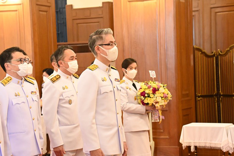 ปลัดฯ ณัฐพล นำคณะผู้บริหาร ก.อุตฯ ลงนามถวายพระพรพระบาทสมเด็จพระเจ้าอยู่หัวและสมเด็จพระนางเจ้าฯ พระบรมราชินี เนื่องในโอกาสวันขึ้นปีใหม่ พุทธศักราช 2566