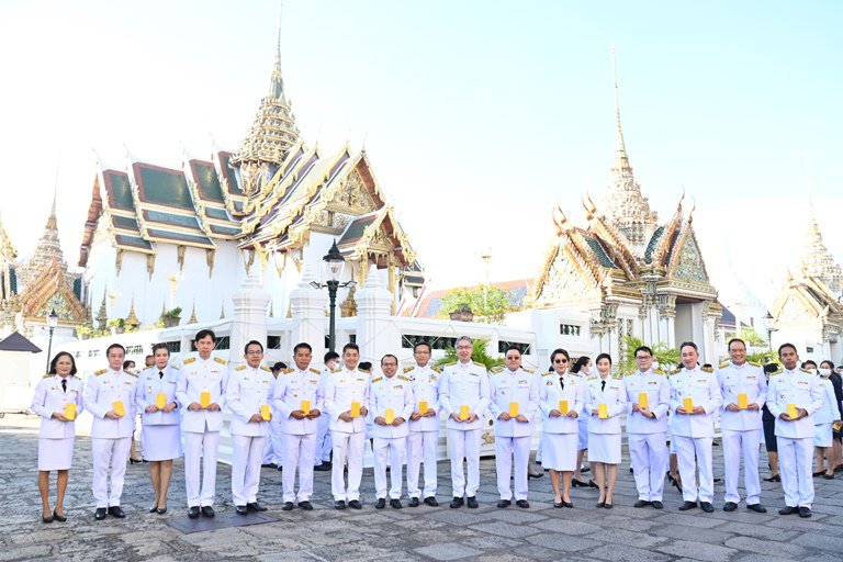 ปลัดฯ ณัฐพล นำคณะผู้บริหาร ก.อุตฯ ลงนามถวายพระพรพระบาทสมเด็จพระเจ้าอยู่หัวและสมเด็จพระนางเจ้าฯ พระบรมราชินี เนื่องในโอกาสวันขึ้นปีใหม่ พุทธศักราช 2566
