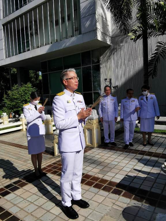 ปลัดฯ ณัฐพล นำคณะผู้บริหาร ก.อุตฯ ลงนามถวายพระพรพระบาทสมเด็จพระเจ้าอยู่หัวและสมเด็จพระนางเจ้าฯ พระบรมราชินี เนื่องในโอกาสวันขึ้นปีใหม่ พุทธศักราช 2566