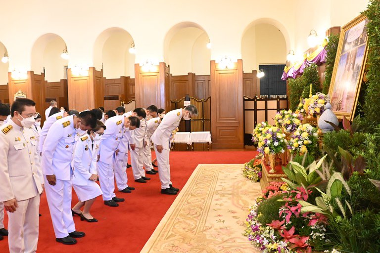 ปลัดฯ ณัฐพล นำคณะผู้บริหาร ก.อุตฯ ลงนามถวายพระพรพระบาทสมเด็จพระเจ้าอยู่หัวและสมเด็จพระนางเจ้าฯ พระบรมราชินี เนื่องในโอกาสวันขึ้นปีใหม่ พุทธศักราช 2566