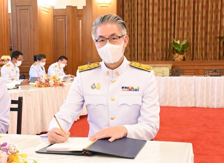 ปลัดฯ ณัฐพล นำคณะผู้บริหาร ก.อุตฯ ลงนามถวายพระพรพระบาทสมเด็จพระเจ้าอยู่หัวและสมเด็จพระนางเจ้าฯ พระบรมราชินี เนื่องในโอกาสวันขึ้นปีใหม่ พุทธศักราช 2566