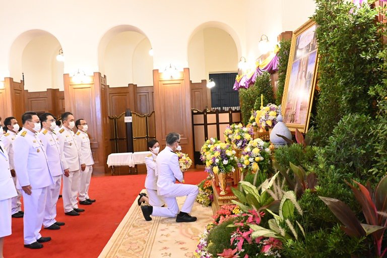 ปลัดฯ ณัฐพล นำคณะผู้บริหาร ก.อุตฯ ลงนามถวายพระพรพระบาทสมเด็จพระเจ้าอยู่หัวและสมเด็จพระนางเจ้าฯ พระบรมราชินี เนื่องในโอกาสวันขึ้นปีใหม่ พุทธศักราช 2566