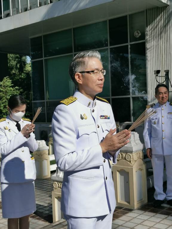 ปลัดฯ ณัฐพล นำคณะผู้บริหาร ก.อุตฯ ลงนามถวายพระพรพระบาทสมเด็จพระเจ้าอยู่หัวและสมเด็จพระนางเจ้าฯ พระบรมราชินี เนื่องในโอกาสวันขึ้นปีใหม่ พุทธศักราช 2566