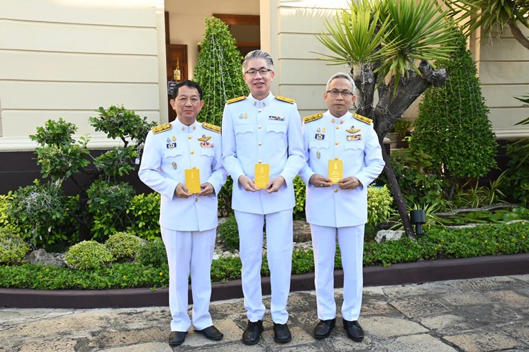 ปลัดฯ ณัฐพล นำคณะผู้บริหาร ก.อุตฯ ลงนามถวายพระพรพระบาทสมเด็จพระเจ้าอยู่หัวและสมเด็จพระนางเจ้าฯ พระบรมราชินี เนื่องในโอกาสวันขึ้นปีใหม่ พุทธศักราช 2566