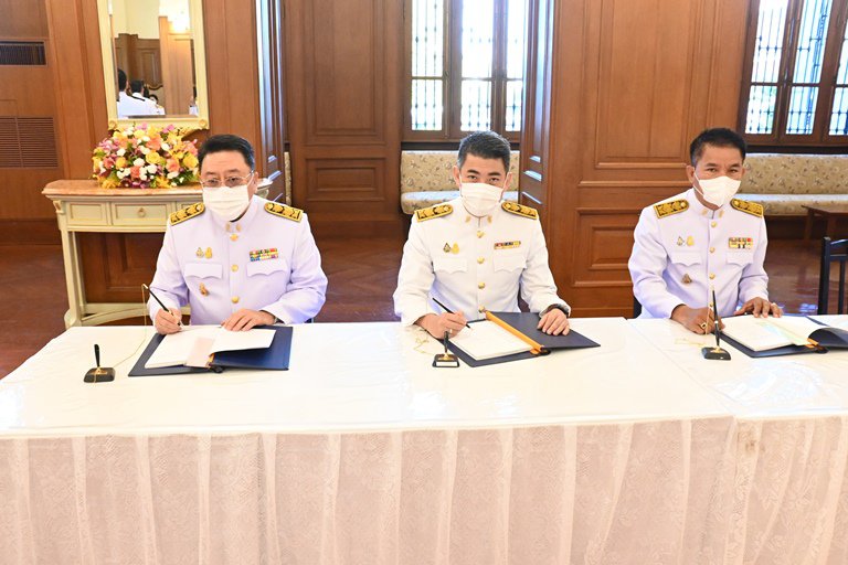 ปลัดฯ ณัฐพล นำคณะผู้บริหาร ก.อุตฯ ลงนามถวายพระพรพระบาทสมเด็จพระเจ้าอยู่หัวและสมเด็จพระนางเจ้าฯ พระบรมราชินี เนื่องในโอกาสวันขึ้นปีใหม่ พุทธศักราช 2566