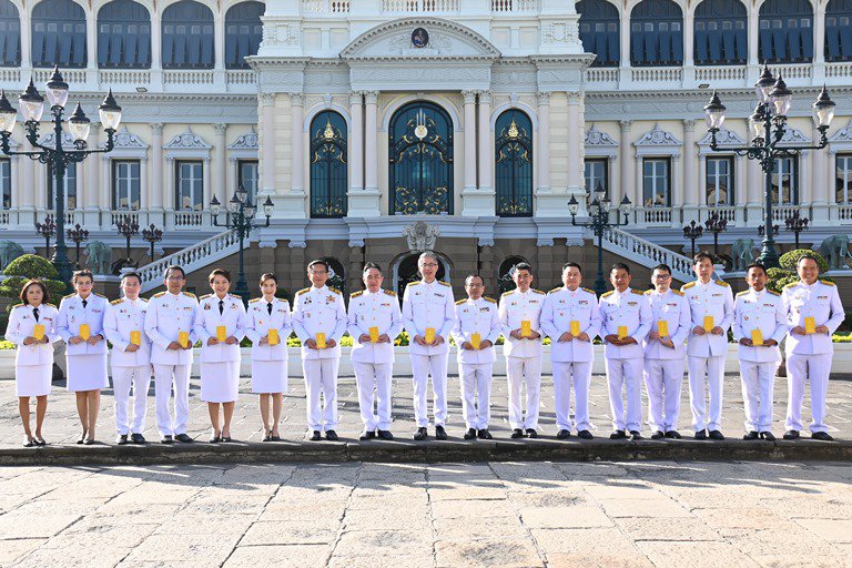 ปลัดฯ ณัฐพล นำคณะผู้บริหาร ก.อุตฯ ลงนามถวายพระพรพระบาทสมเด็จพระเจ้าอยู่หัวและสมเด็จพระนางเจ้าฯ พระบรมราชินี เนื่องในโอกาสวันขึ้นปีใหม่ พุทธศักราช 2566
