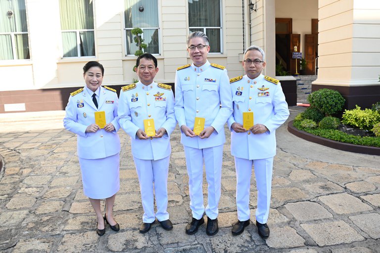ปลัดฯ ณัฐพล นำคณะผู้บริหาร ก.อุตฯ ลงนามถวายพระพรพระบาทสมเด็จพระเจ้าอยู่หัวและสมเด็จพระนางเจ้าฯ พระบรมราชินี เนื่องในโอกาสวันขึ้นปีใหม่ พุทธศักราช 2566