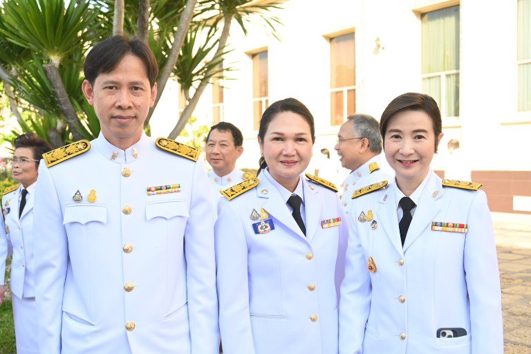 ปลัดฯ ณัฐพล นำคณะผู้บริหาร ก.อุตฯ ลงนามถวายพระพรพระบาทสมเด็จพระเจ้าอยู่หัวและสมเด็จพระนางเจ้าฯ พระบรมราชินี เนื่องในโอกาสวันขึ้นปีใหม่ พุทธศักราช 2566