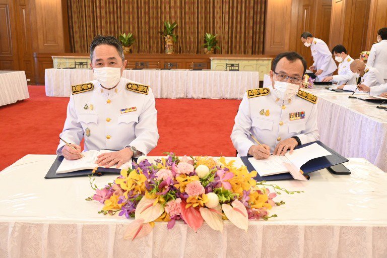 ปลัดฯ ณัฐพล นำคณะผู้บริหาร ก.อุตฯ ลงนามถวายพระพรพระบาทสมเด็จพระเจ้าอยู่หัวและสมเด็จพระนางเจ้าฯ พระบรมราชินี เนื่องในโอกาสวันขึ้นปีใหม่ พุทธศักราช 2566