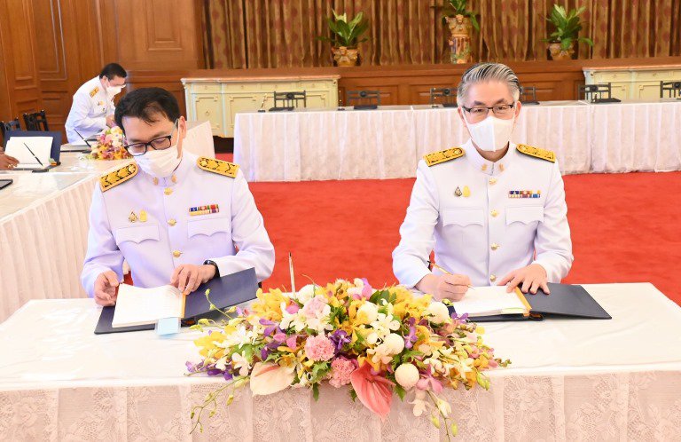 ปลัดฯ ณัฐพล นำคณะผู้บริหาร ก.อุตฯ ลงนามถวายพระพรพระบาทสมเด็จพระเจ้าอยู่หัวและสมเด็จพระนางเจ้าฯ พระบรมราชินี เนื่องในโอกาสวันขึ้นปีใหม่ พุทธศักราช 2566