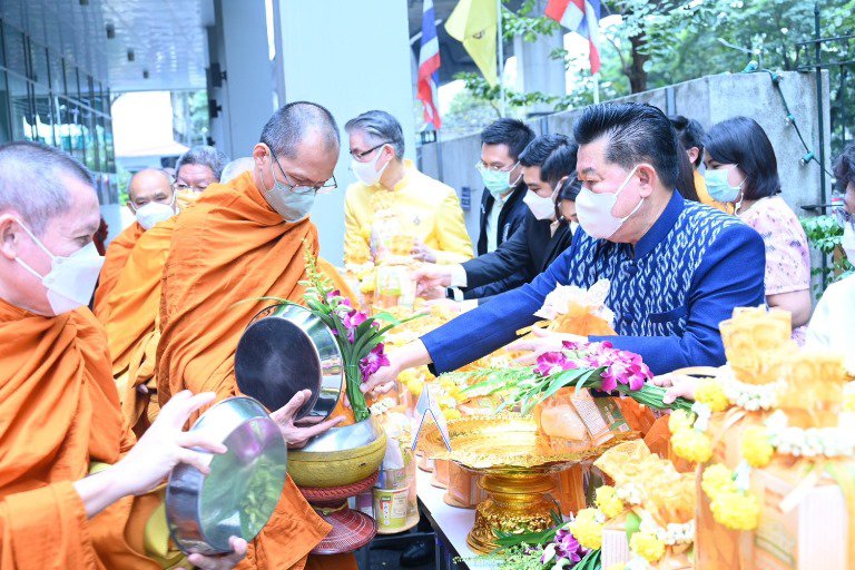 กระทรวงอุตสาหกรรม เปิดศักราชใหม่ปี 2566 จัดพิธีทำบุญตักบาตร เสริมสิริมงคลต้นปีใหม่ 
