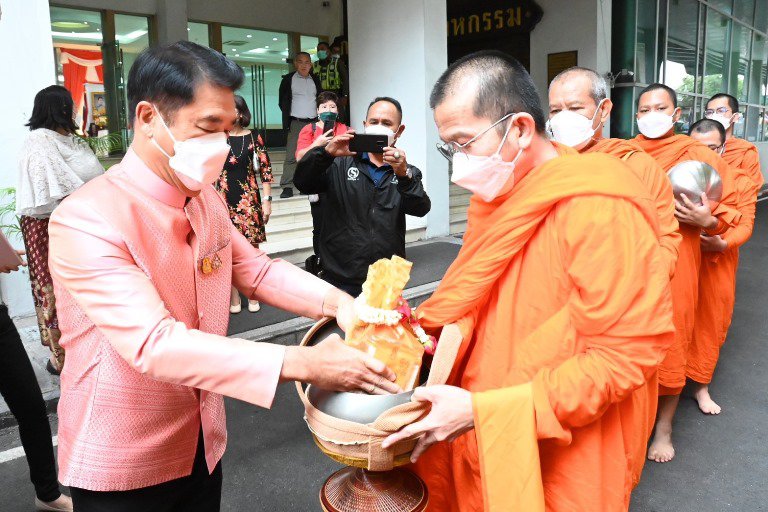 กระทรวงอุตสาหกรรม เปิดศักราชใหม่ปี 2566 จัดพิธีทำบุญตักบาตร เสริมสิริมงคลต้นปีใหม่ 