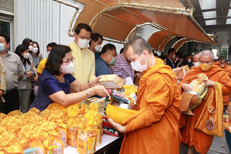 กระทรวงอุตสาหกรรม เปิดศักราชใหม่ปี 2566 จัดพิธีทำบุญตักบาตร เสริมสิริมงคลต้นปีใหม่ 
