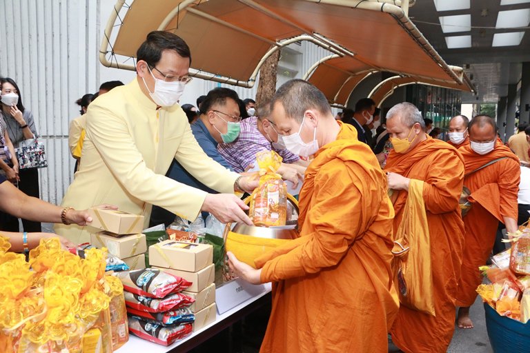 กระทรวงอุตสาหกรรม เปิดศักราชใหม่ปี 2566 จัดพิธีทำบุญตักบาตร เสริมสิริมงคลต้นปีใหม่ 
