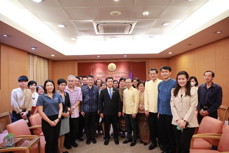 อธิบดีใบน้อย นำคณะผู้บริหารและเจ้าหน้าที่ร่วมอวยพรปีใหม่ผู้บริหารกระทรวงอุตสาหกรรม