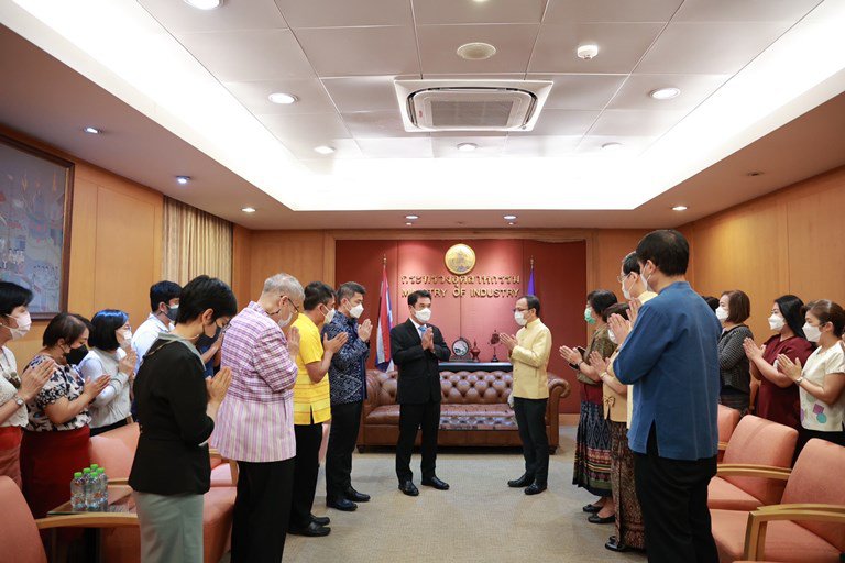 อธิบดีใบน้อย นำคณะผู้บริหารและเจ้าหน้าที่ร่วมอวยพรปีใหม่ผู้บริหารกระทรวงอุตสาหกรรม