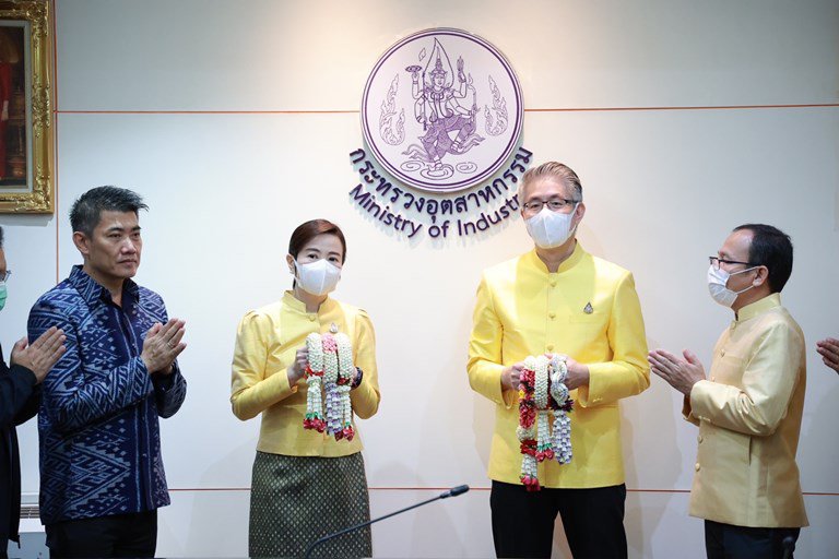อธิบดีใบน้อย นำคณะผู้บริหารและเจ้าหน้าที่ร่วมอวยพรปีใหม่ผู้บริหารกระทรวงอุตสาหกรรม