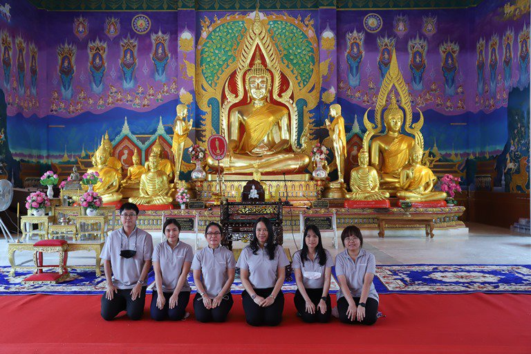 "อธิบดีใบน้อย" นำทีมดีพร้อมเข้าวัด ฟังธรรม ทำบุญสุขใจ ถวายสังฆทาน 