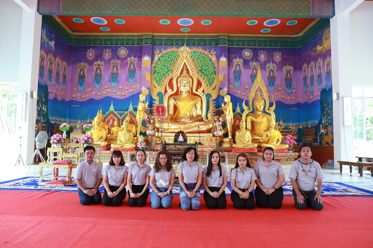 "อธิบดีใบน้อย" นำทีมดีพร้อมเข้าวัด ฟังธรรม ทำบุญสุขใจ ถวายสังฆทาน 