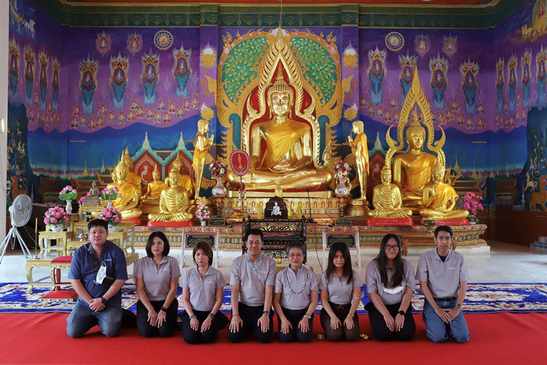 "อธิบดีใบน้อย" นำทีมดีพร้อมเข้าวัด ฟังธรรม ทำบุญสุขใจ ถวายสังฆทาน 