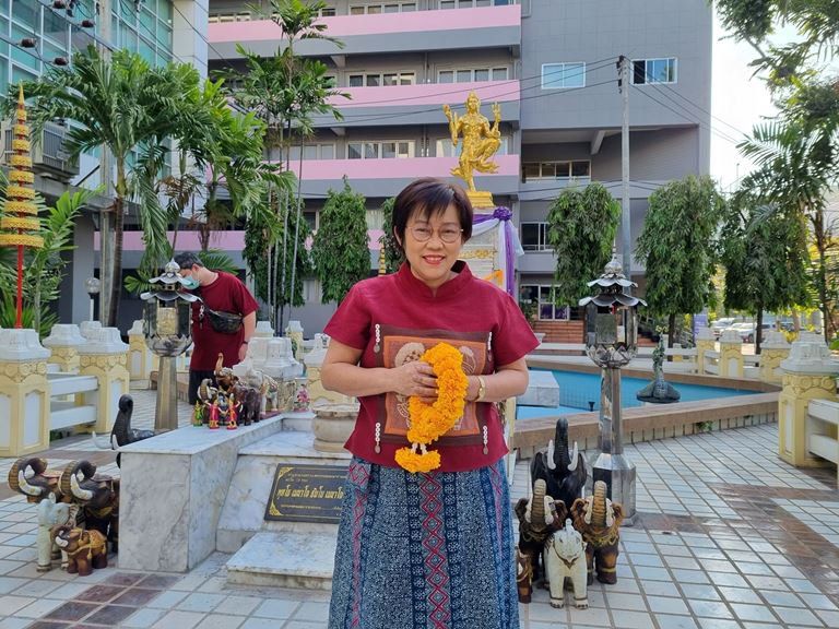 ฤกษ์ดี!! รสอ.สุชาดาฯ ก้าวเท้าเข้าห้องทำงาน พร้อมสักการะองค์พระนารายณ์พระภูมิ และสิ่งศักดิ์สิทธิ์ประจำกระทรวงอุตสาหกรรม และกรมส่งเสริมอุตสาหกรรม