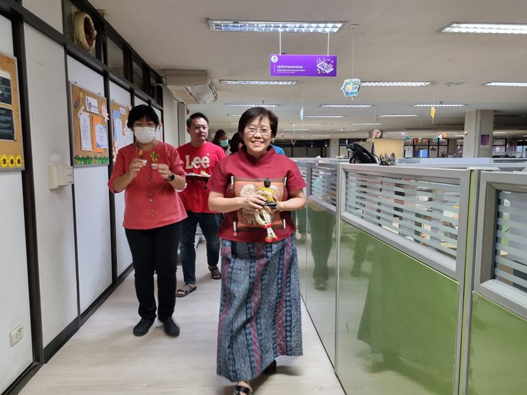ฤกษ์ดี!! รสอ.สุชาดาฯ ก้าวเท้าเข้าห้องทำงาน พร้อมสักการะองค์พระนารายณ์พระภูมิ และสิ่งศักดิ์สิทธิ์ประจำกระทรวงอุตสาหกรรม และกรมส่งเสริมอุตสาหกรรม